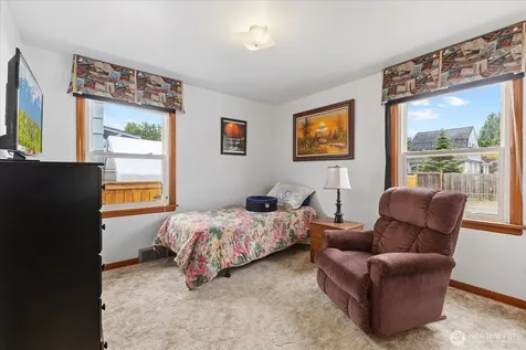328 Garden Avenue N Renton WA 98057