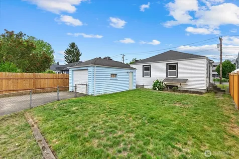 328 Garden Avenue N Renton WA 98057