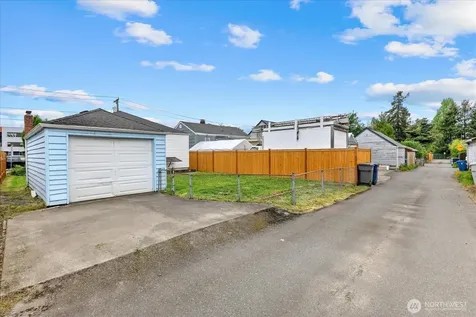 328 Garden Avenue N Renton WA 98057