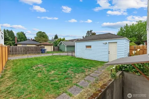 328 Garden Avenue N Renton WA 98057