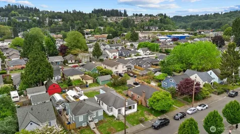 328 Garden Avenue N Renton WA 98057