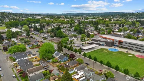328 Garden Avenue N Renton WA 98057
