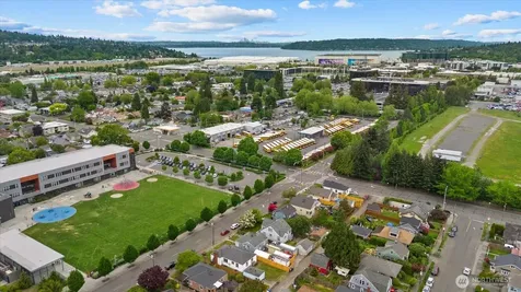 328 Garden Avenue N Renton WA 98057