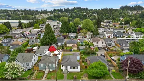 328 Garden Avenue N Renton WA 98057
