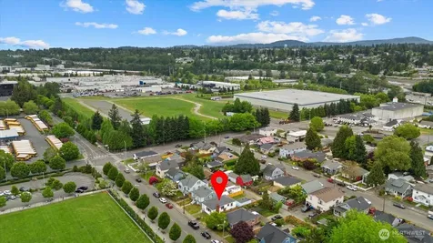 328 Garden Avenue N Renton WA 98057