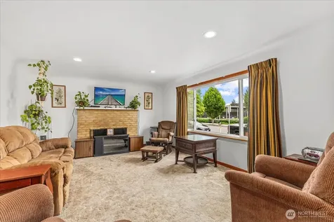 328 Garden Avenue N Renton WA 98057