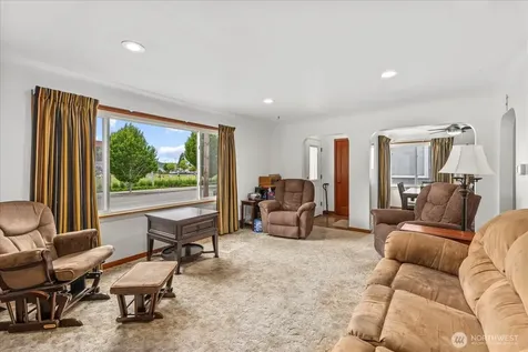 328 Garden Avenue N Renton WA 98057