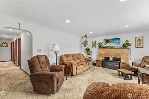 328 Garden Avenue N Renton WA 98057