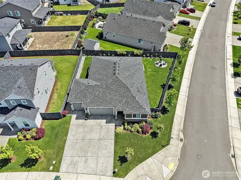 17715 125th Avenue E Puyallup WA 98374
