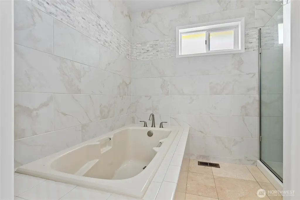 5563 Haida Way Blaine WA 98230
