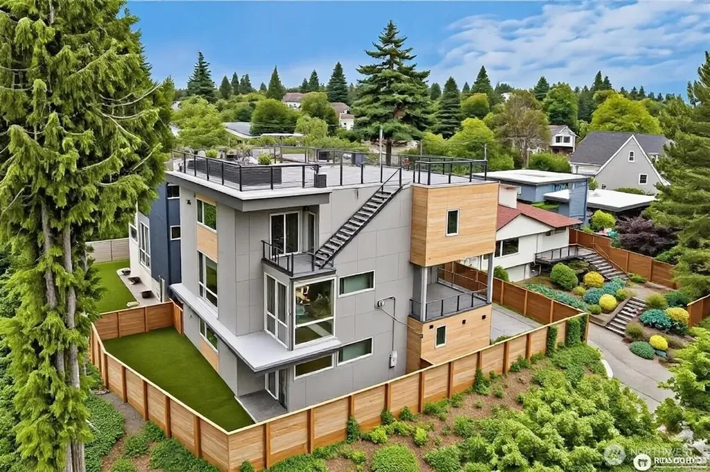 3319 W Elmore Street Seattle WA 98199