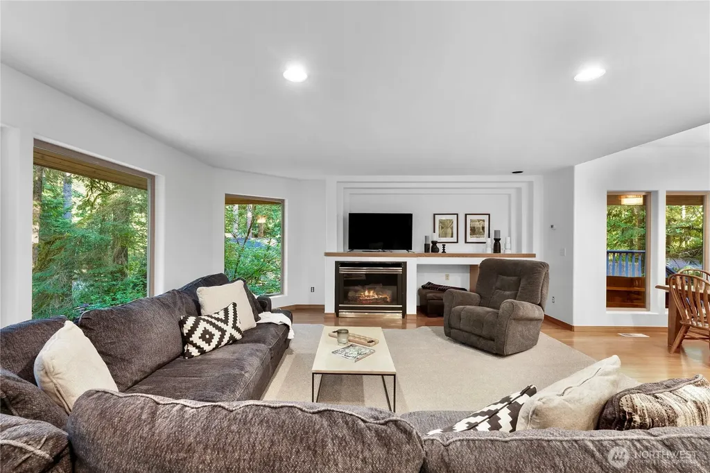 6929 Baker Circle Deming WA 98244