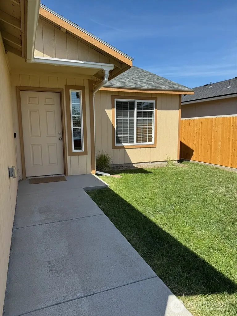 511 S Main Street Warden WA 98857