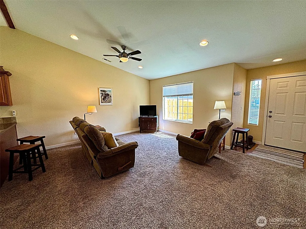 511 S Main Street Warden WA 98857