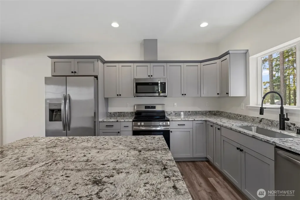 945 NW Heller Street Oak Harbor WA 98277