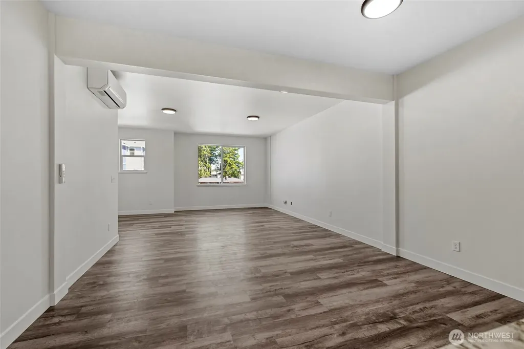 945 NW Heller Street Oak Harbor WA 98277