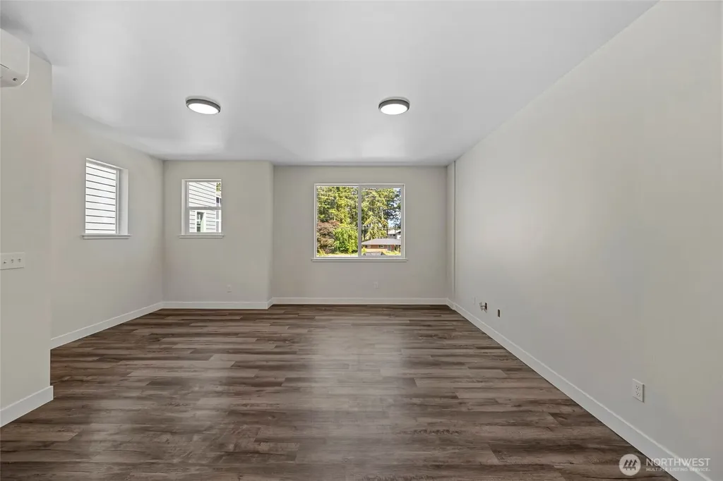 945 NW Heller Street Oak Harbor WA 98277