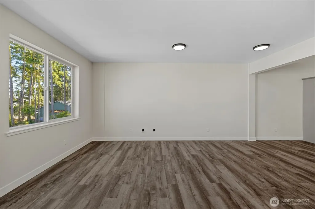 945 NW Heller Street Oak Harbor WA 98277
