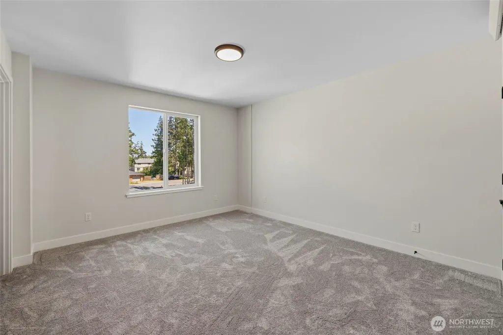 945 NW Heller Street Oak Harbor WA 98277