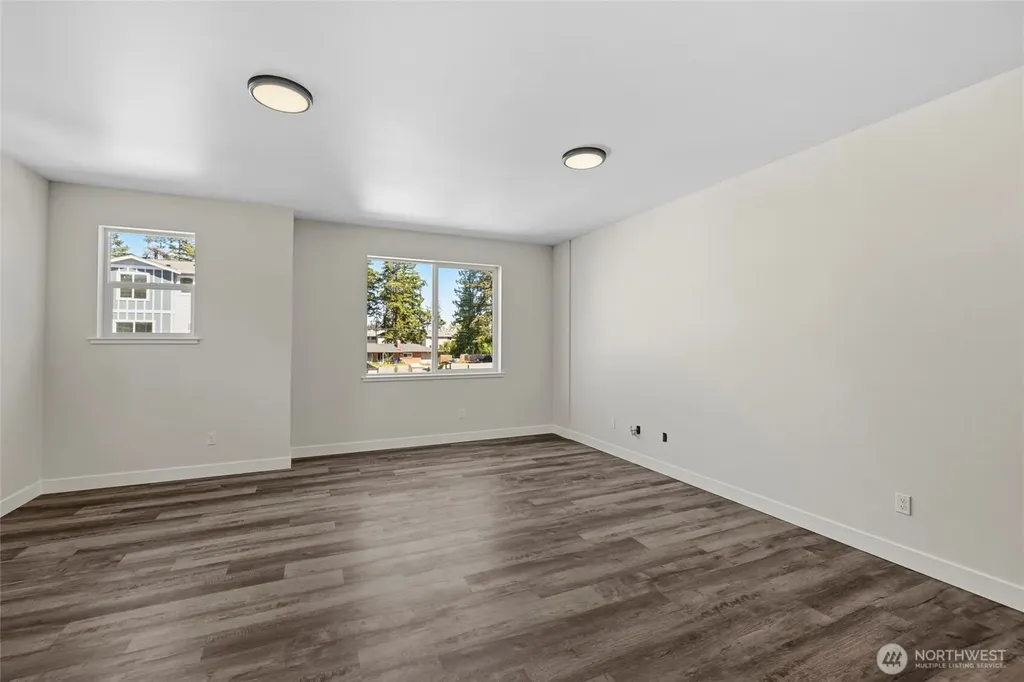 945 NW Heller Street Oak Harbor WA 98277