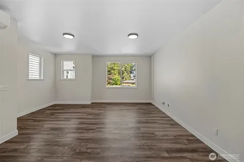 945 NW Heller Street Oak Harbor WA 98277