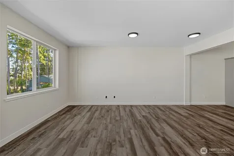 945 NW Heller Street Oak Harbor WA 98277