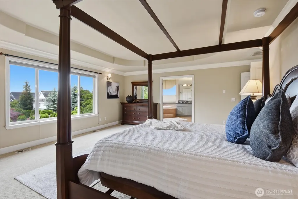 1948 Lighthouse Lane NE Tacoma WA 98422