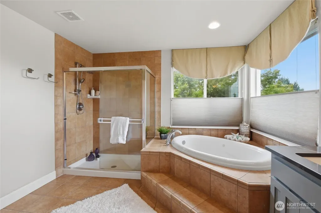 1948 Lighthouse Lane NE Tacoma WA 98422
