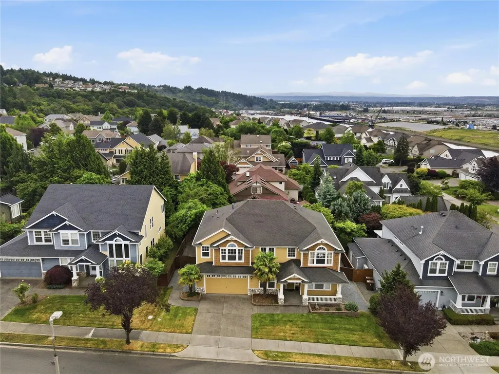 1948 Lighthouse Lane NE Tacoma WA 98422