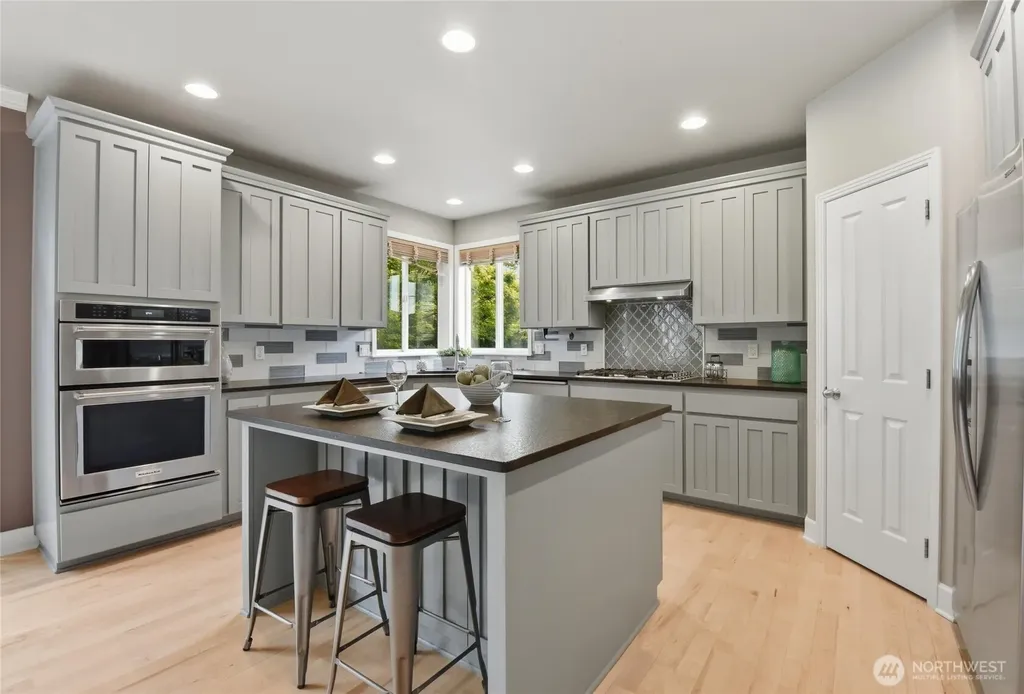 1948 Lighthouse Lane NE Tacoma WA 98422