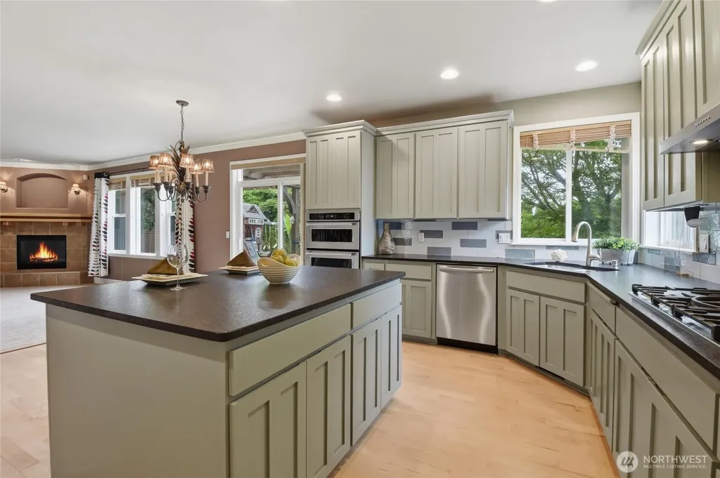 1948 Lighthouse Lane NE Tacoma WA 98422