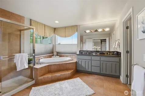 1948 Lighthouse Lane NE Tacoma WA 98422