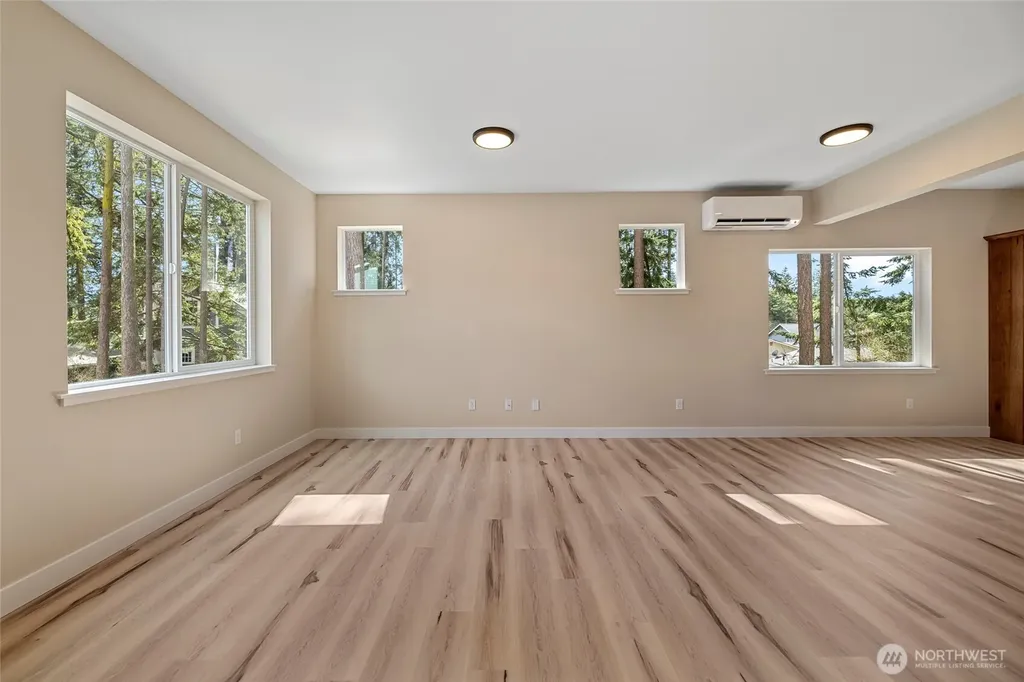 945 NW Heller Street Oak Harbor WA 98277