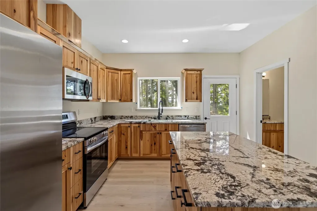 945 NW Heller Street Oak Harbor WA 98277