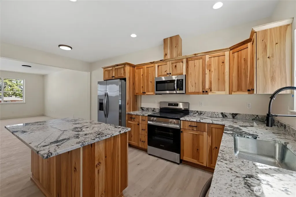 945 NW Heller Street Oak Harbor WA 98277