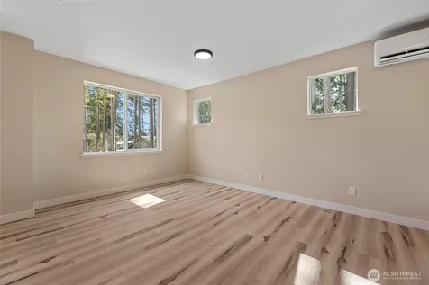 945 NW Heller Street Oak Harbor WA 98277
