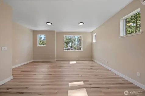 945 NW Heller Street Oak Harbor WA 98277