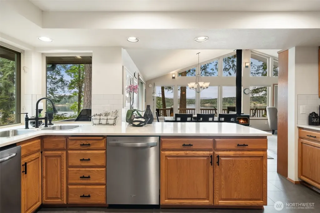 547 E Pointes Drive W Shelton WA 98584