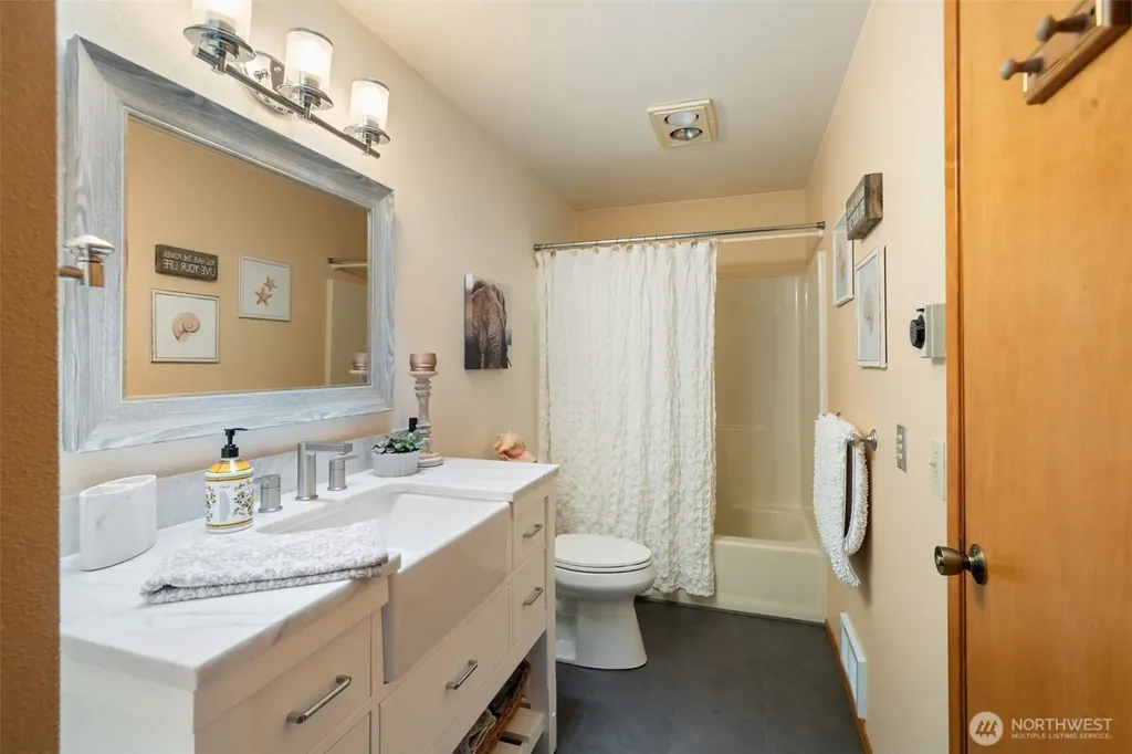 547 E Pointes Drive W Shelton WA 98584