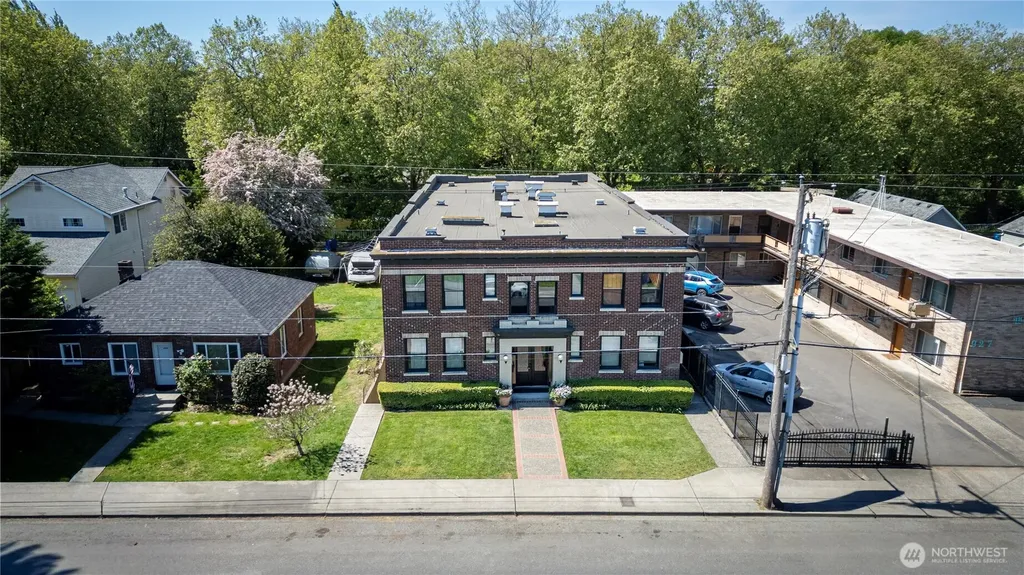 1003 N 1st Street Renton WA 98057