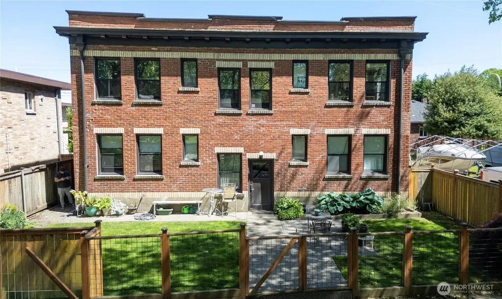 1003 N 1st Street Renton WA 98057
