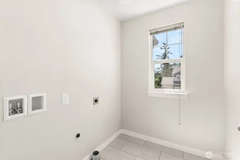 107 Brodie Street SE Rainier WA 98576
