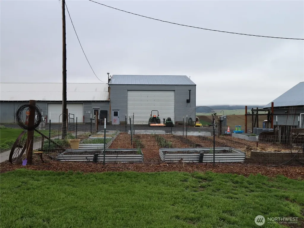 39919 S Farmington Road Latah WA 99018