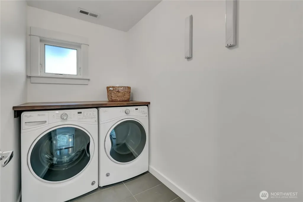 5942 21st Avenue SW Seattle WA 98106