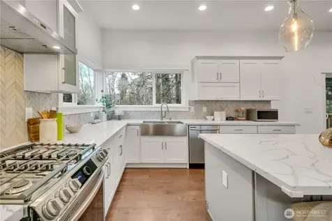 5942 21st Avenue SW Seattle WA 98106