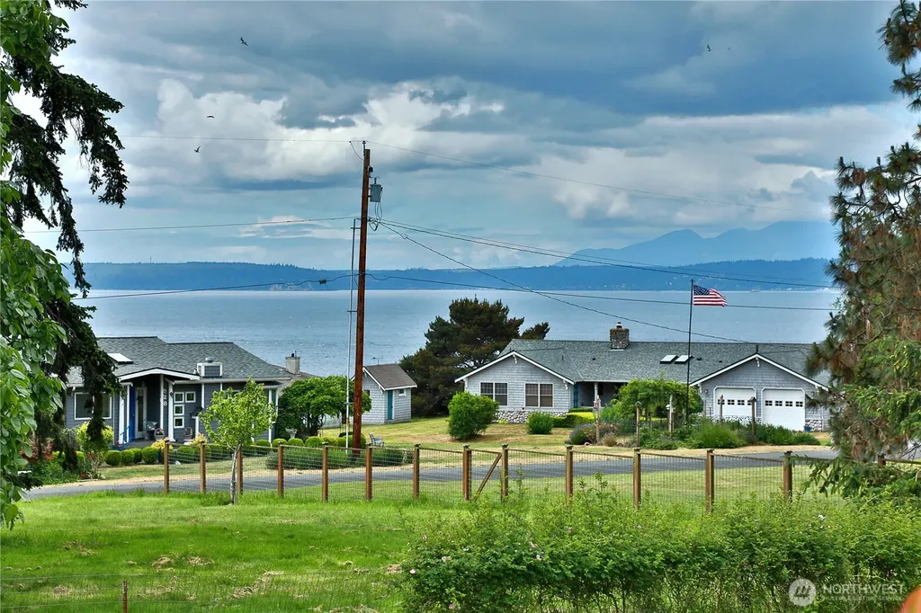 538 Bush Point Road Freeland WA 98249