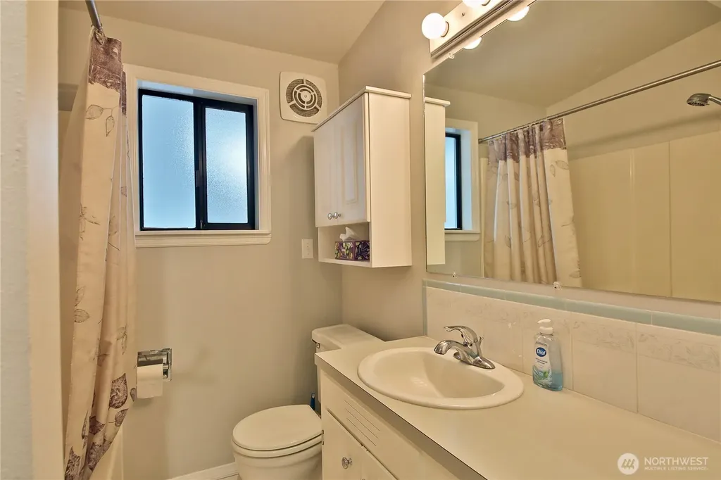 538 Bush Point Road Freeland WA 98249