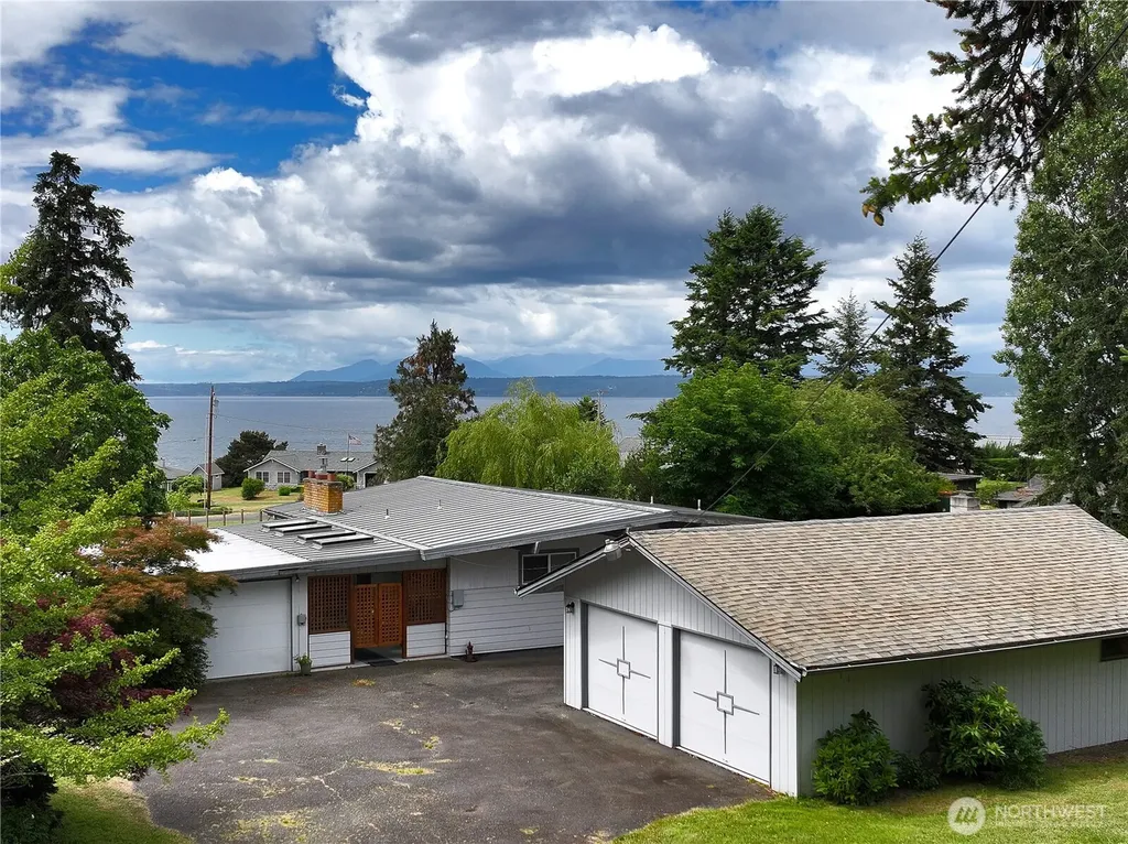 538 Bush Point Road Freeland WA 98249