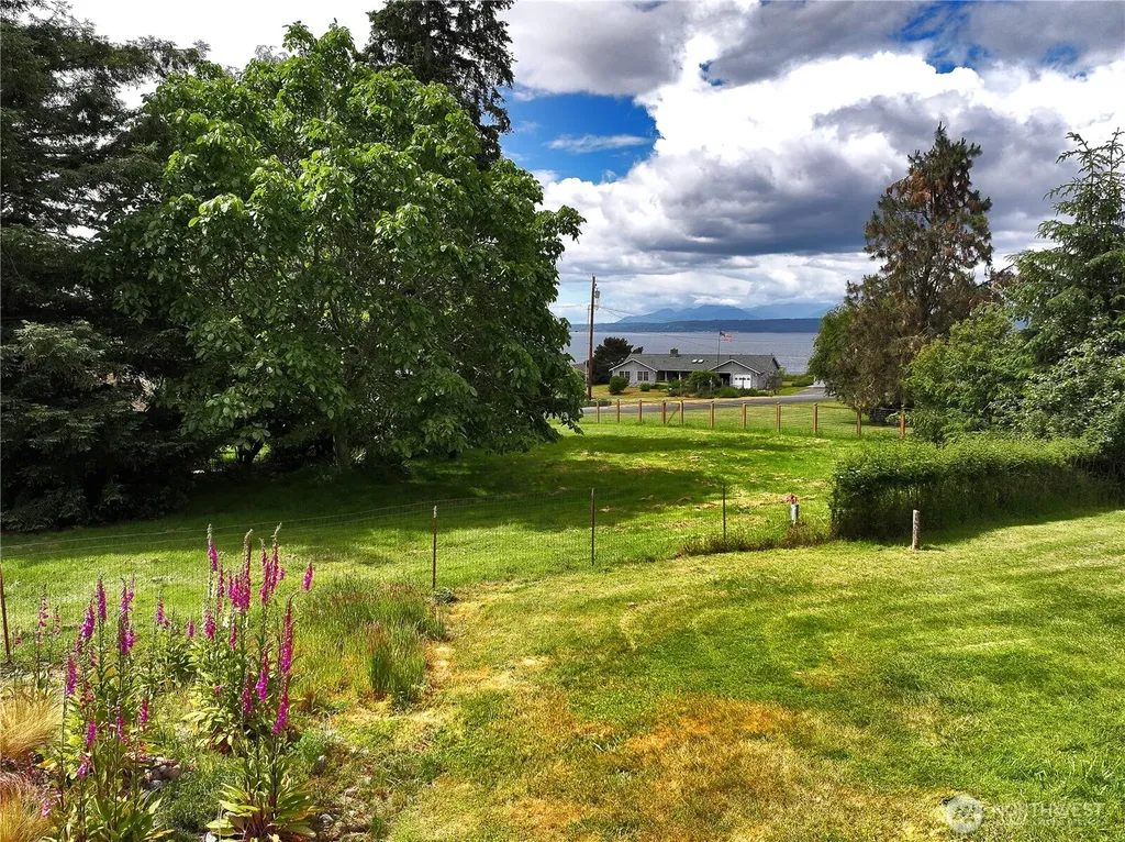 538 Bush Point Road Freeland WA 98249