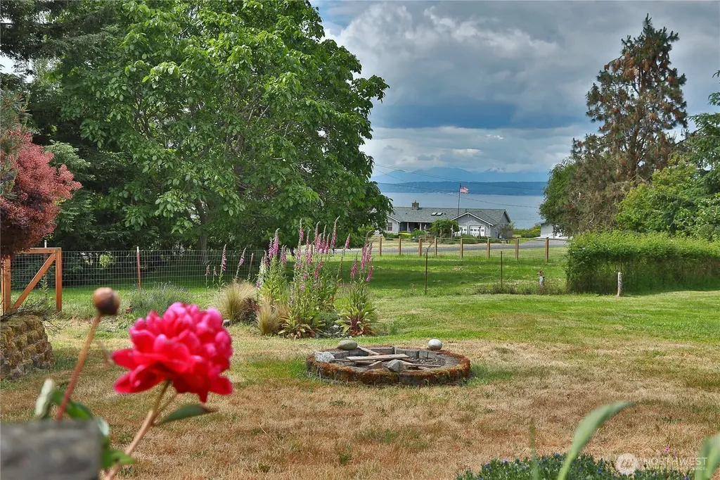 538 Bush Point Road Freeland WA 98249